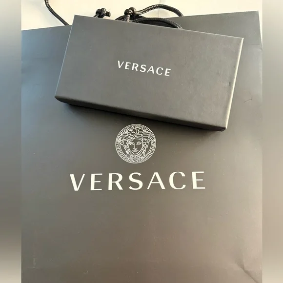 NWT VERSACE ORCHID BAROCCO
WOOL-SILK BLEND SHAWL/SCARF - Picture 11 of 11